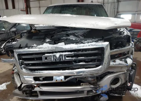 2004 GMC Sierra K2500 Crew Cab из США, поврежденный, VIN 1GTGK23U74F138589